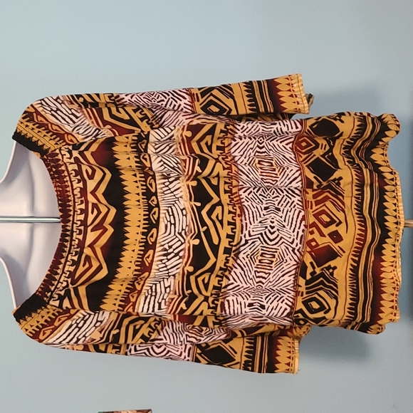 Ladie's Top - Picture 4 of 6